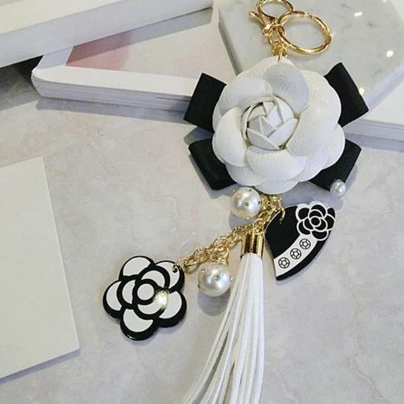 Accessories - Flower white rose keychain